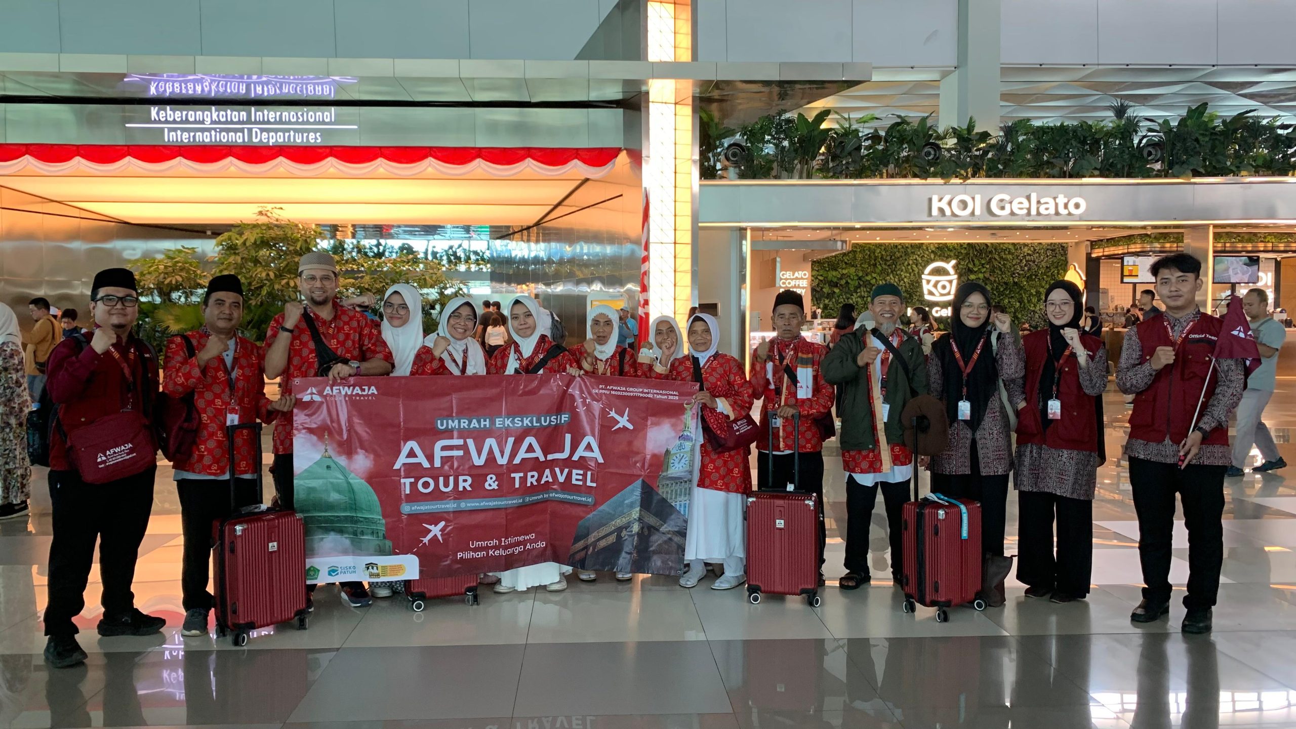 Para Jama'adh Umroh saat pelepasan di Bandara, Foto: Wafa/jabaredu.com